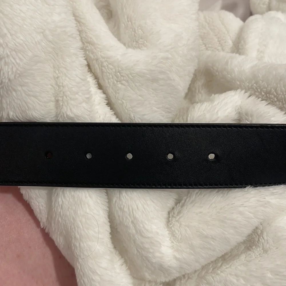 Gucci Black Leather Belt - AUTHENTIC - Picture 2 of 5